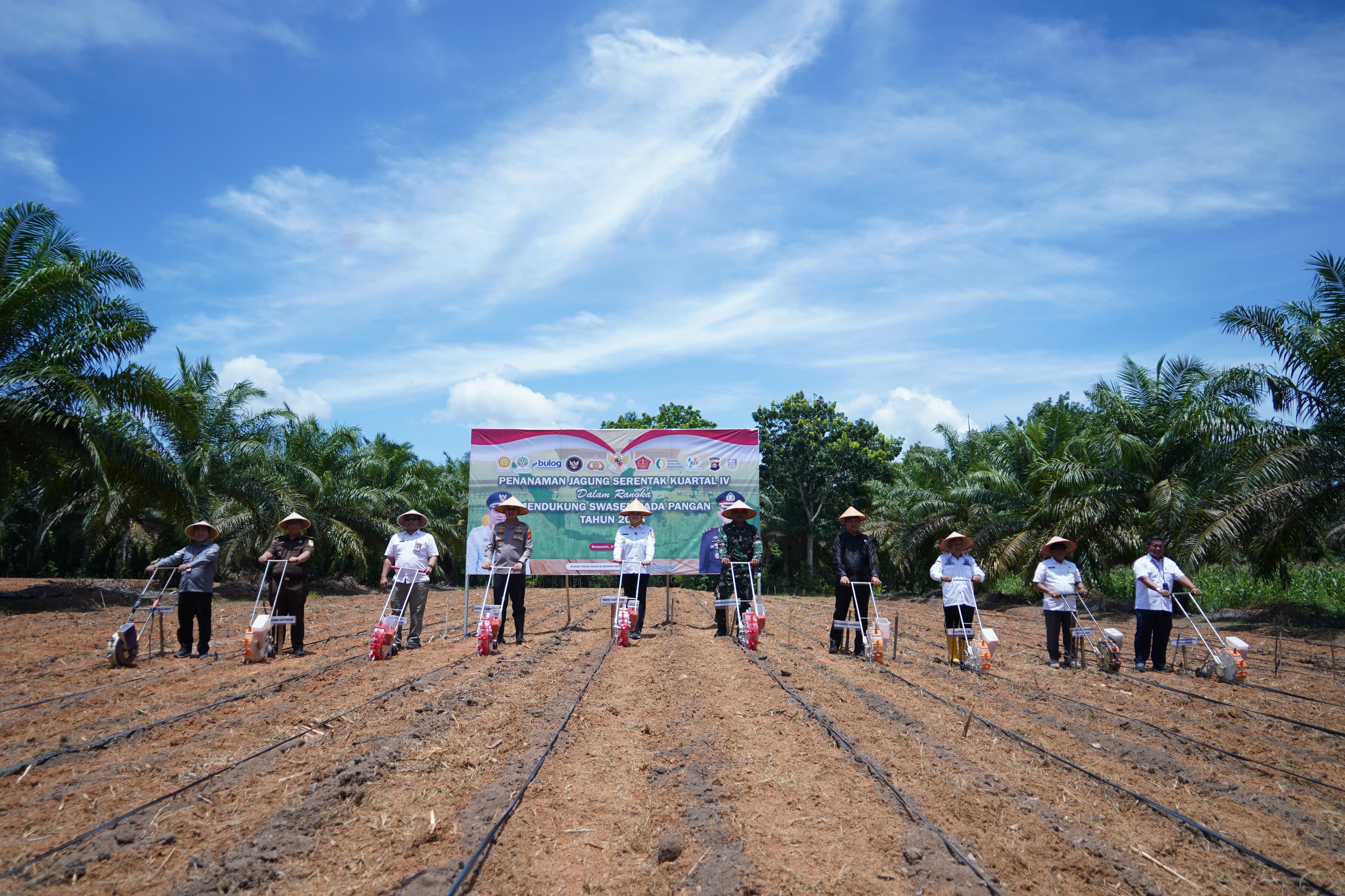 Wabup dan Polres Tanam Jagung Bersama